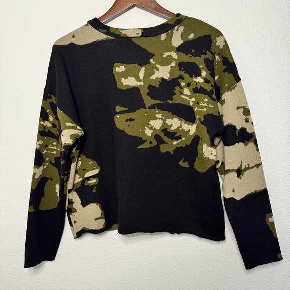 DKNY women Cropped Camouflage knit Sweater size L NWT $89 - Picture 8 of 9